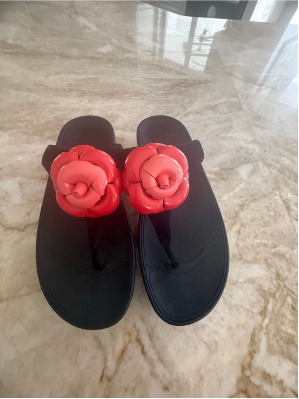 FitFlop Black Sandals with Red pink Flower Detail US 8 platforms no peeling EUC